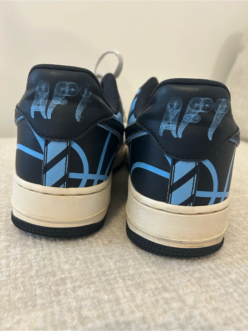 Nike Men’s Low-Top Sneakers in White, Black & Light Blue - Picture 3 of 5